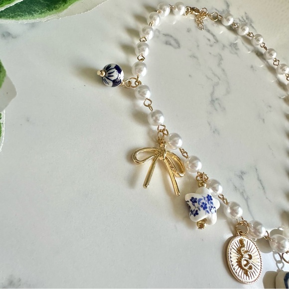 Bespoke Vintage Style Blue White Bead Necklace Gold Bow Faux Pearl Palace NEW - Picture 7 of 10